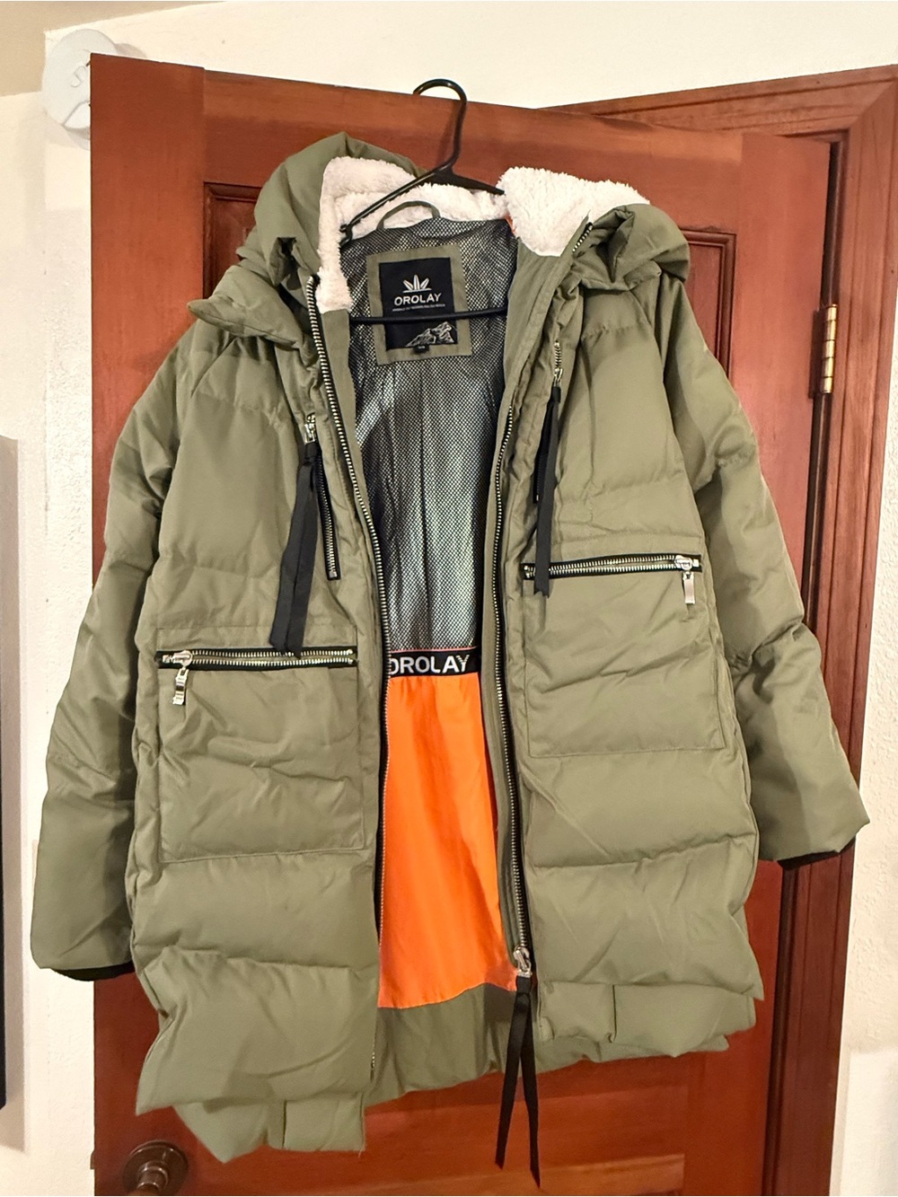 Orolay women’s Olive Green Puffer Jacket with Hood.